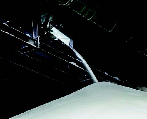 The prill is discharged into the storage facility | Hapman.com